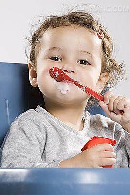健康提醒：酸奶一岁后才能喝