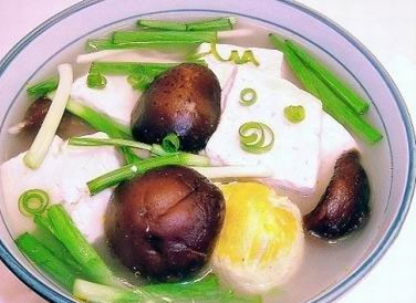 孕晚期调养食谱：鲜蘑豆腐汤