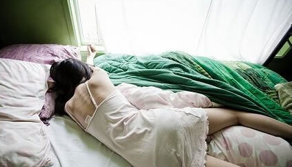 女人睡觉时为什么喜欢夹被子？